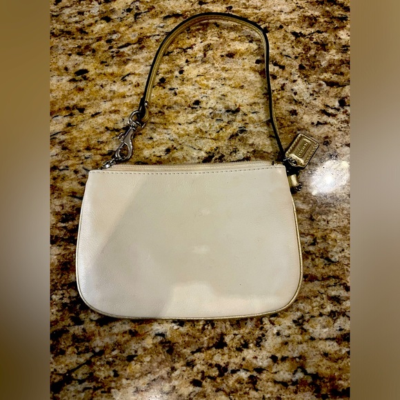 Coach Handbags - Coach wristlet